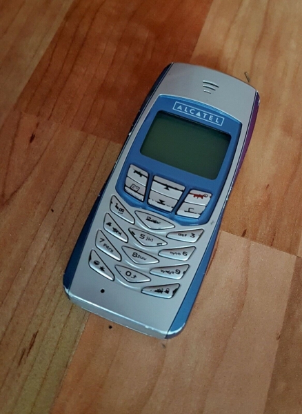 Alcatel XG1 in blau/silber