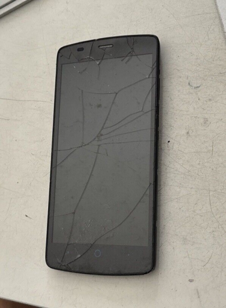 ZTE Blade L5  8GB Grau Ungeprüft Teilespender Defekt – Platine Kamera Ok