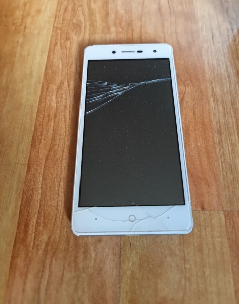 ZTE Blade L7 in weiss  ( defekt )