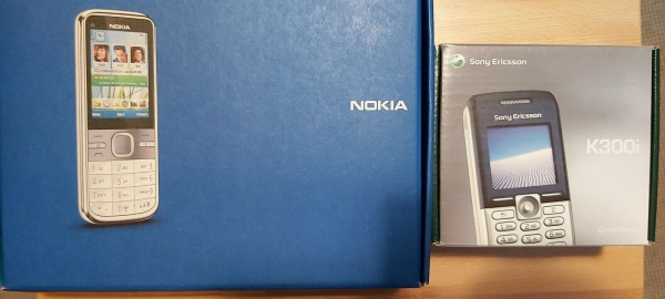 Nokia  C5-00 – 5MP Schwarz + Sony Ericsson k300i-Silber