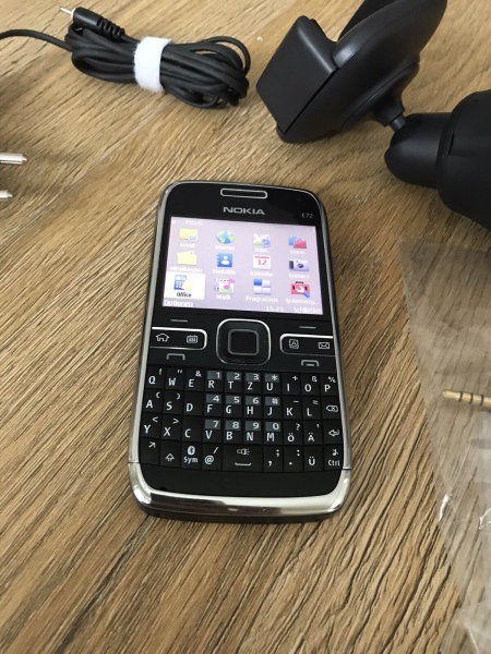 Nokia  E72 – Schwarz (Ohne Simlock) 100% Original  Top Zustand !!