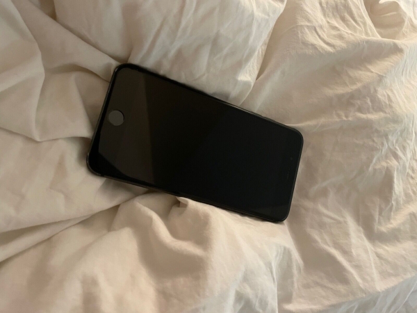 Apple iPhone 8 Plus – 64GB – Space Grau (Ohne Simlock) A1897 (GSM)