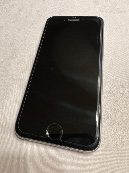 Apple iPhone 6 – 64GB – Silber (Ohne Simlock) A1586 (CDMA + GSM)