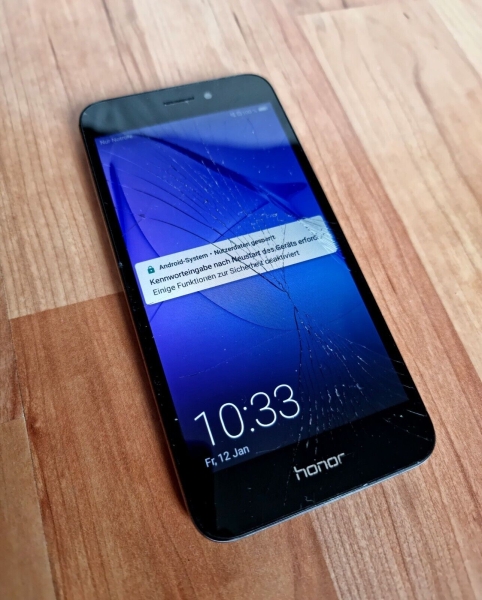 Huawei Honor 6A DLI-L22 in silbergrau ( defekt )