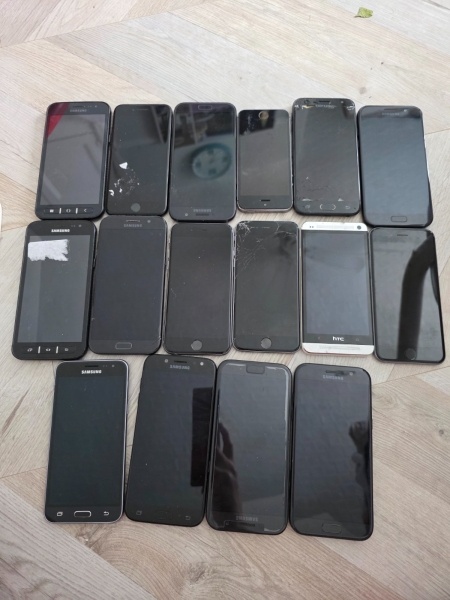RESTPOSTEN 16 x High End Smartphones, alle Power On, Nokia, Samsung, HTC,