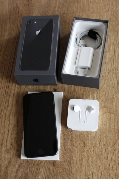 Apple iPhone 8/ 64GB/ Space Grau Schwarz/ A1905/ IOS/ Gebraucht/ Smartphone