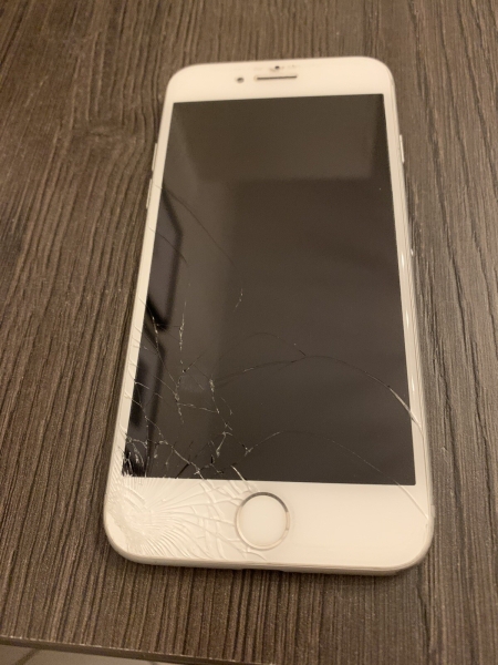 Apple iPhone 7 – 128GB – Silber (Ohne Simlock) A1778 (GSM)
