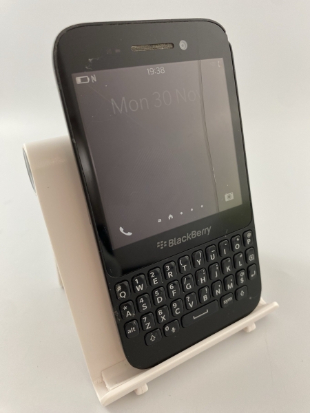 BlackBerry Q5 schwarz Vodafone Netz 8GB QWERTY 3,1″ 5MP 4G Smartphone gesprungen
