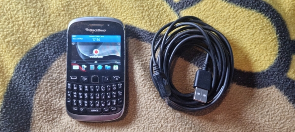 BlackBerry Curve 3G 9300 Smartphone (für Vodafone gesperrt) – Schwarz