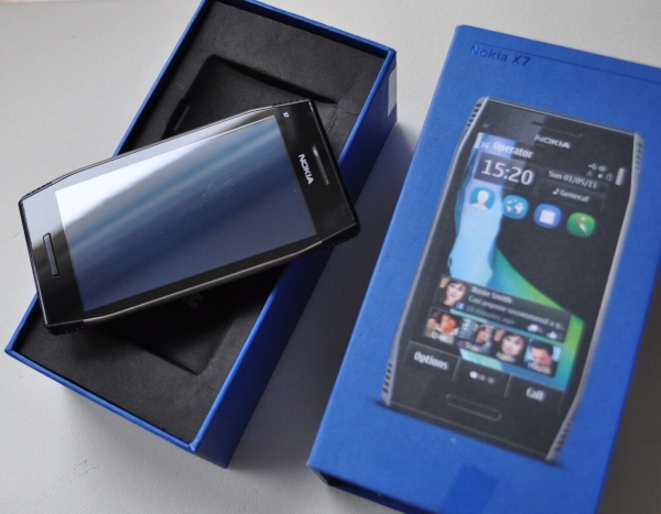 Nokia X7-00 Dark Steel(Ohne Simlock) Smartphone 3G 4BAND WLAN GPS 8MP TOP OVP