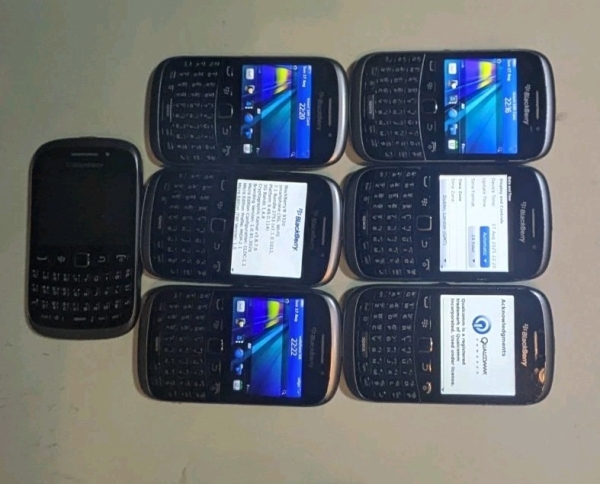 Restposten 7 BlackBerry Curve 9320, schwarz, Details sind in Beschreibung