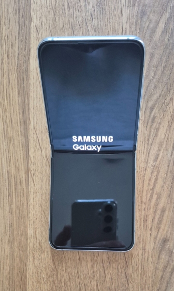 Samsung Galaxy Z Flip5 Dual-SIM Smartphone 512GB Grün Mint, wie NEU