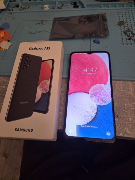 Samsung Galaxy A13 128GB Schwarz SMARTPHONE TEILDEFEKT GLASRISS