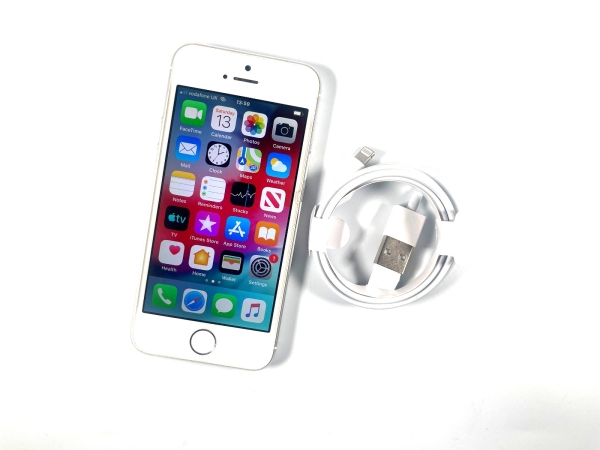 Apple iPhone 5s 16GB entsperrt silber GUTER ZUSTAND GRADE B/C 892