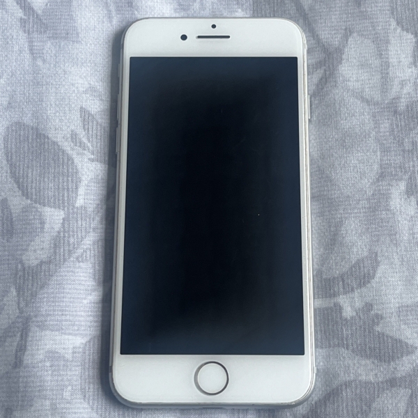 iPhone 8 Silber 64GB entsperrt – Batteriezustand: 79% – KOSTENLOSE LIEFERUNG