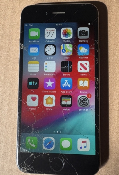 Apple iPhone 6 2014 – 128 GB Speicher – silberfarben (Smartphone A1586 iOS)