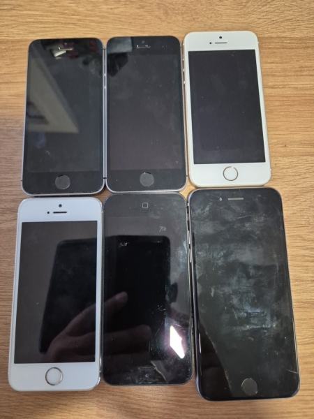 Restposten 6x Apple iPhone Ersatzteile (09)