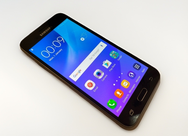 Samsung Galaxy J3 (2016) J320FN (entsperrt) Smartphone