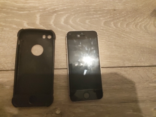 Apple iPhone SE – 16GB – Silber (Entsperrt) A1723 (CDMA + GSM)