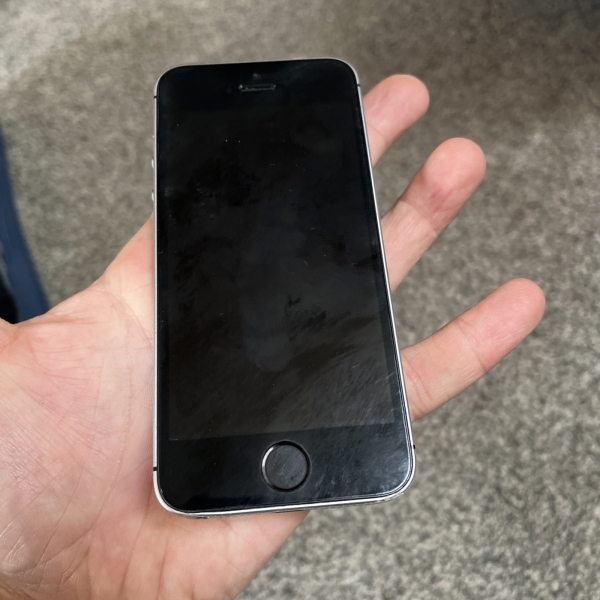 Apple iPhone SE (1. Generation) 16GB lässt sich nicht einschalten aber super Zustand