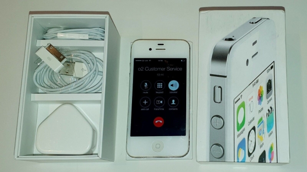 Apple iPhone 4s (8GB) A1387 weiß + Steckerkabel Kopfhörer & 2x Hüllen *ENTSPERRT*