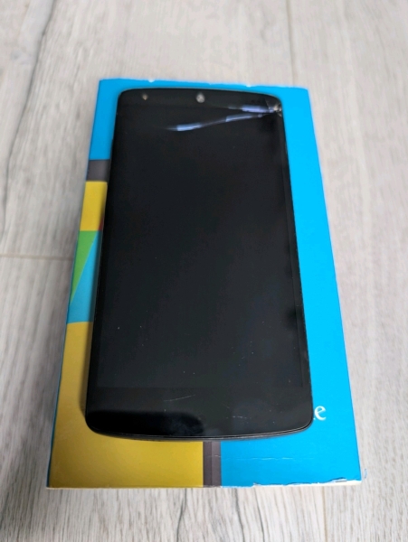 Google Nexus 5 32GB schwarz – für Ersatzteile/nicht funktionsfähig