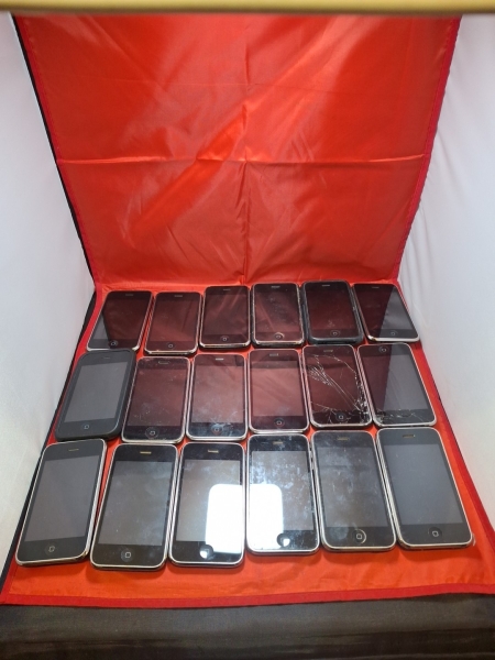 18 Apple iPhone 3G Konvolut für Ersatzteile ungetestet