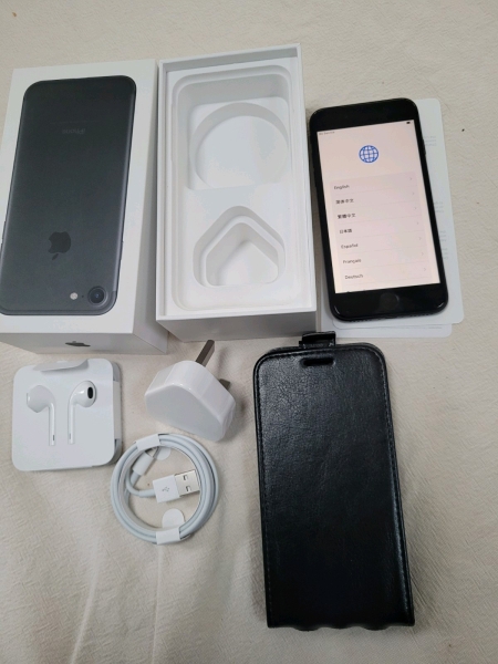 APPLE iPHONE 7 SCHWARZ 32GB TOP + ALLES ORIGINAL UNBENUTZTES ZUBEHÖR VERPACKT