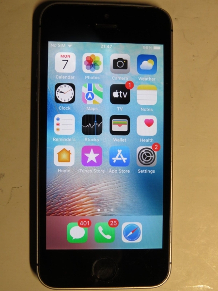 IPHONE SE 32GB SPACEGRAU ENTSPERRT SEHR GUTER AKKU MIT OVP UND EXTRAS