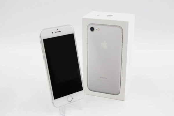 Apple iPhone 7 (Entsperrt) Silber 32GB Grade B OVP