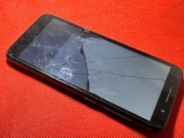 Alcatel 1 5033X – Schwarz Smartphone Handyschaden unvollständig