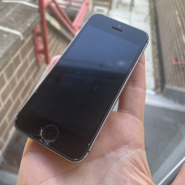 Apple iPhone SE – 32GB – Silber (Entsperrt) A1723 (CDMA + GSM)