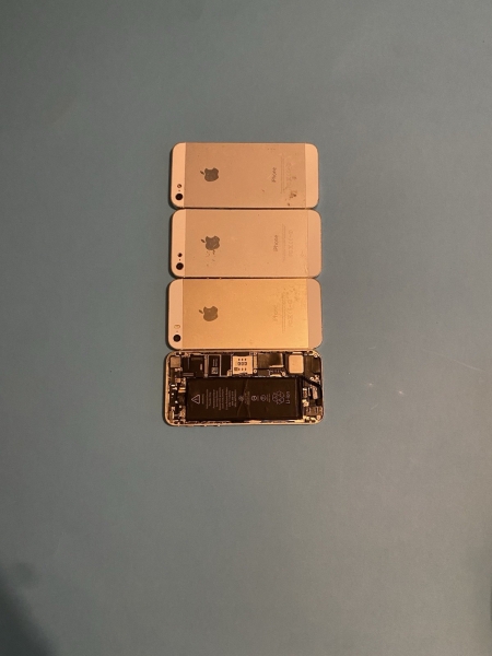 Apple iPhone 5s 16GB Smartphone Ersatzteile oder Reparaturen Restposten X4