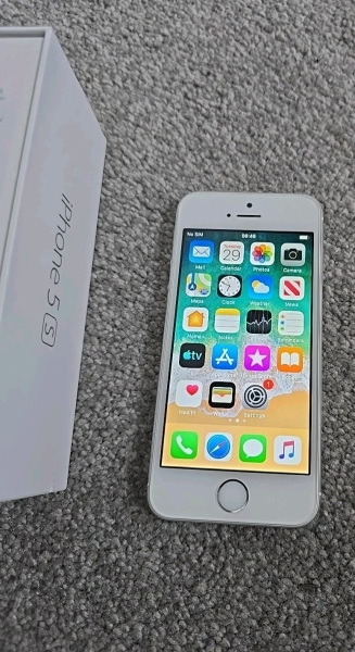 Apple iPhone 5s spacegrau/silber entsperrt 16GB IOS Smartphone