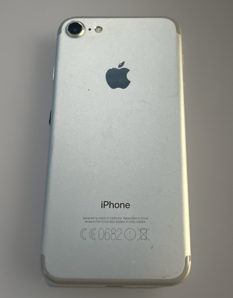 Apple iPhone 7 – Silber – 32GB entsperrt – VOLLSTÄNDIG GETESTET – KOSTENLOSE LIEFERUNG