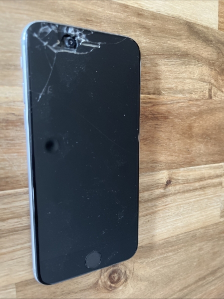 Apple iPhone 6 64GB Space Grau (A1586) – gesprungenes Display – für Ersatzteile oder Reparatur