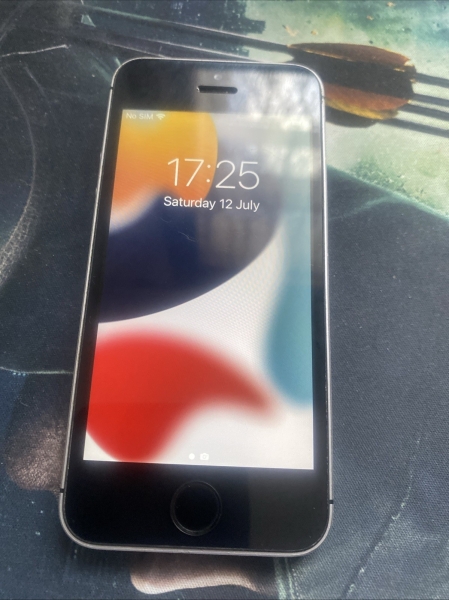 Apple iPhone SE 32GB spacegrau entsperrt Smartphone A1723
