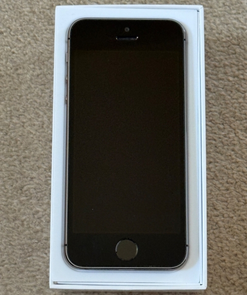 APPLE IPHONE 5S 16GB SPACEGRAU WAR AUF EE
