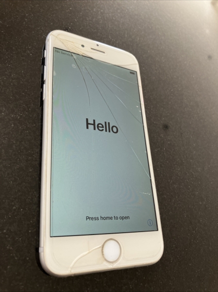 iPhone 6, angemessener Zustand aber mit einem Riss auf Display