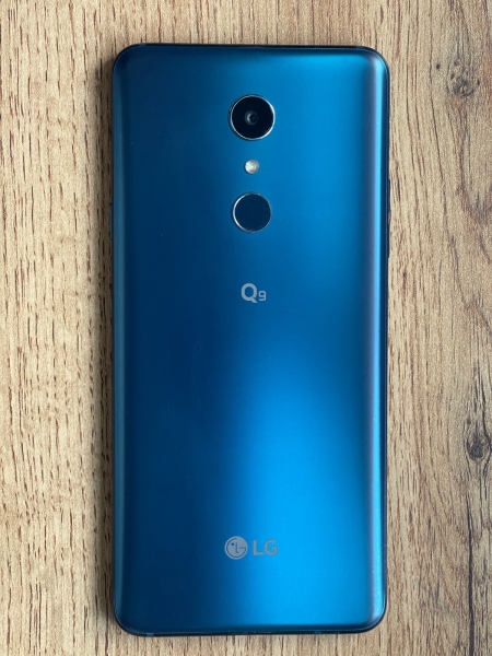 ENTSPERRTES LG Q9 SMARTPHONE 6,1“ QHD DISPLAY 4GB RAM – 16GB – 16 MEGAPIXEL KAMERA