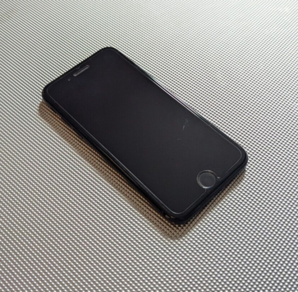 Apple iPhone 7 – 32GB – Schwarz (Entsperrt) A1778 (GSM)