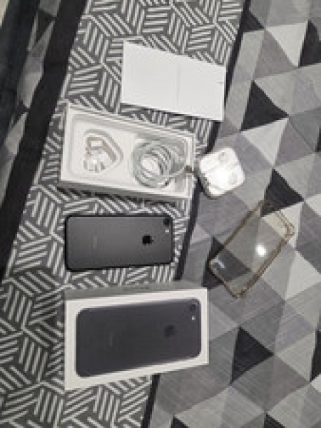 Apple iPhone 7 – 32GB – Jet Black (Entsperrt) A1778 (GSM)