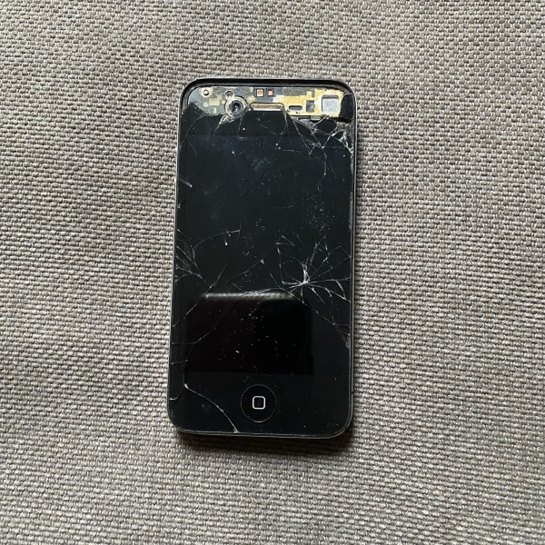 Apple iPhone 4 Smartphone als Ersatzteilspender
