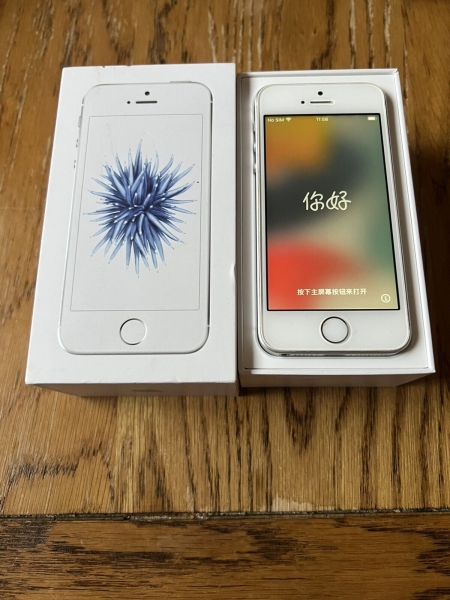 Apple iPhone SE A1723 Silber 32GB – gesperrt nach EE – gebraucht