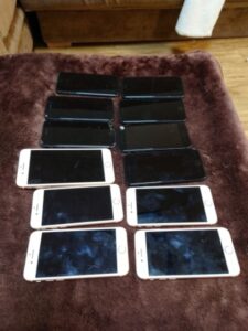 DEFEKT KONVOLUT (iPhone 8 x 11 – iPhone 8 Plus x 1) – BESCHREIBUNG LESEN (LA1).