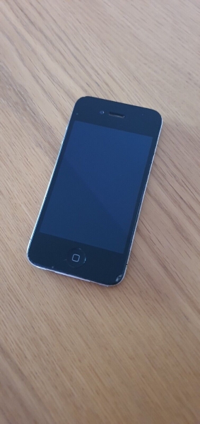 Apple iPhone 4 – 8GB – Schwarz (Entsperrt) A1332. Ungeprüft auf Teile. Ersatzteile oder Reparaturen