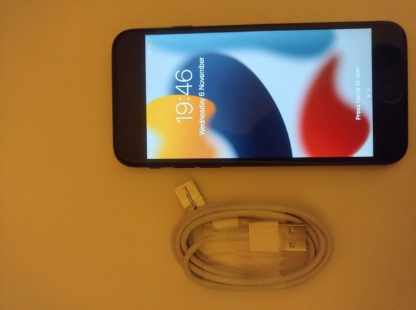 Apple iPhone 7 – 32GB – Schwarz (Ohne Simlock) A1778 (GSM) Top Zustand