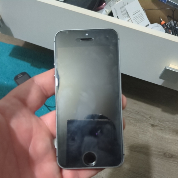 Apple iPhone 5s (ME432B/A) 16GB GSM Smartphone – Space Grau