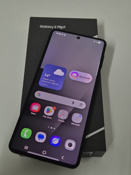 Samsung Galaxy Z Flip7 schwarz, 256GB, entsperrt Smartphone