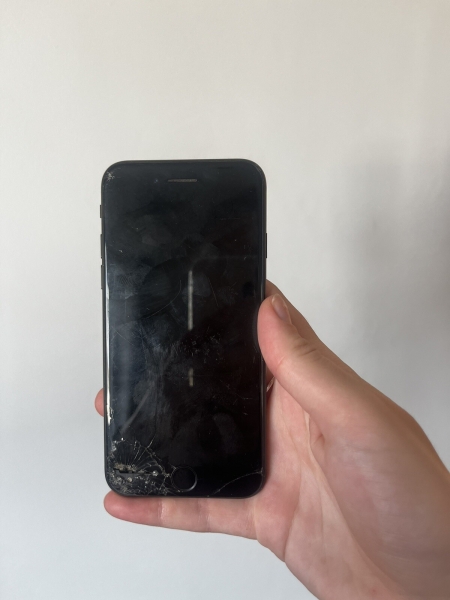Apple iPhone 7 – 32GB – Schwarz (O2) A1778 (GSM)